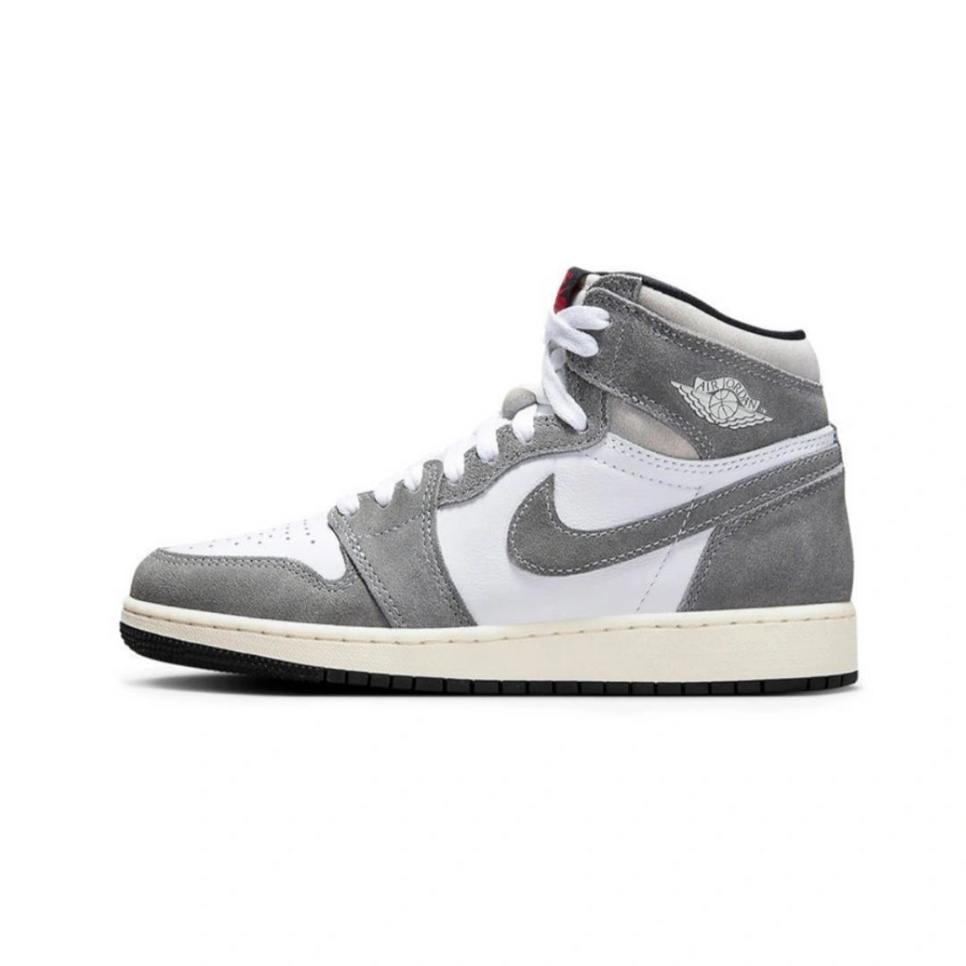 Air Jordan 1 Retro High OG
Light Smoke Grey